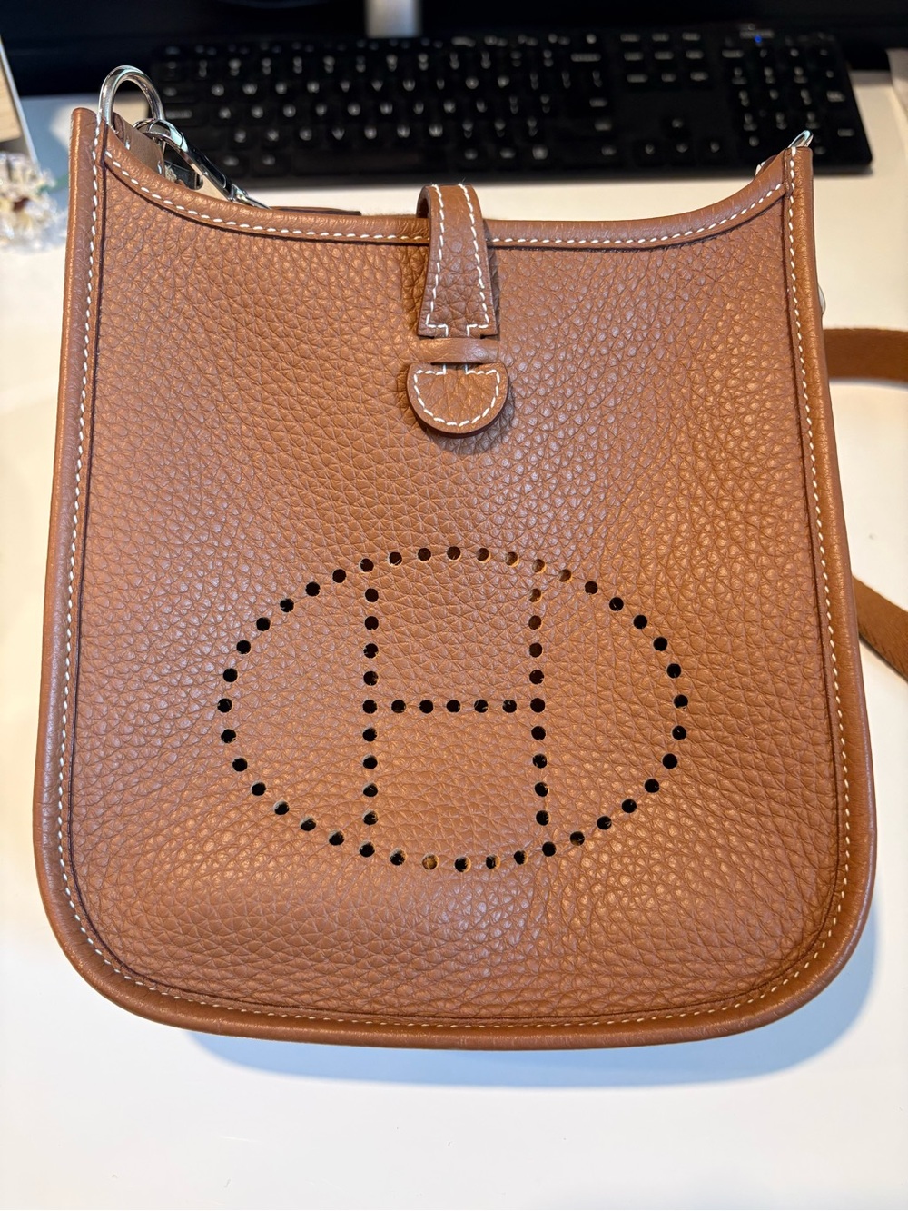 Evelyne Small Leather Crossbody Bag in Gold